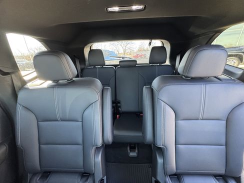 Used 2024 GMC Acadia Elevation w/ Luxury Package image 8