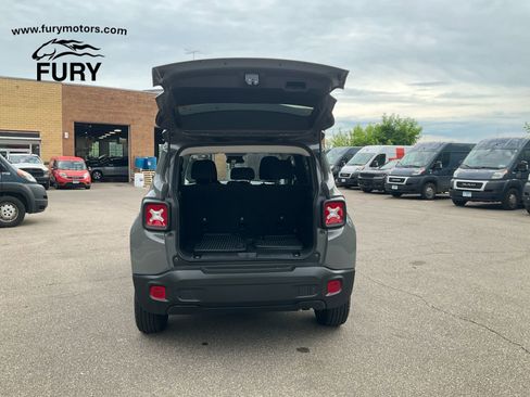 Used 2023 Jeep Renegade Latitude AWD/4WD image 18