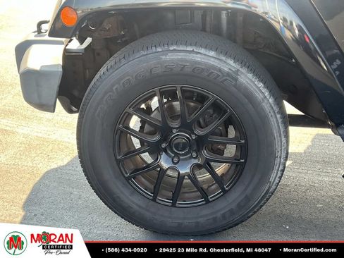 Used 2009 Jeep Wrangler Unlimited Sahara w/ Dual Top Group AWD/4WD image 10