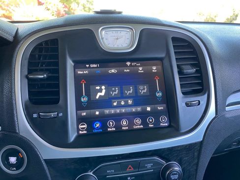 Used 2019 Chrysler 300 Limited AWD/4WD image 68