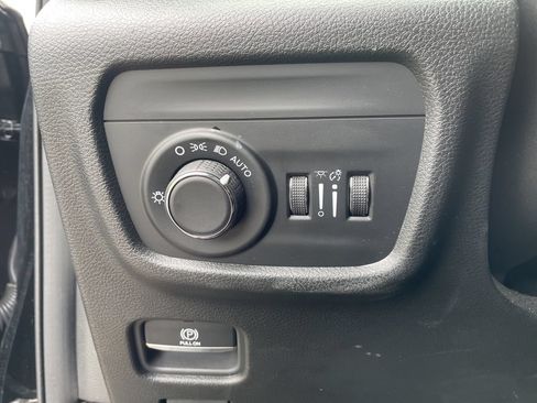 Used 2023 Jeep Grand Cherokee L Laredo AWD/4WD image 14