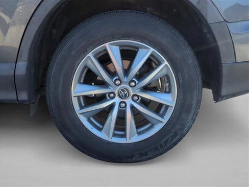 Used 2018 Toyota RAV4 LE image 6