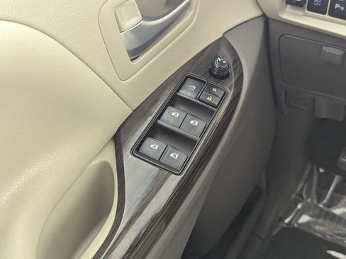Used 2020 Toyota Sienna XLE w/ XLE Navigation Package FWD image 15