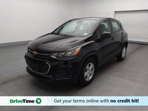 Used 2020 Chevrolet Trax LS w/ LPO, Cargo Package FWD image 1