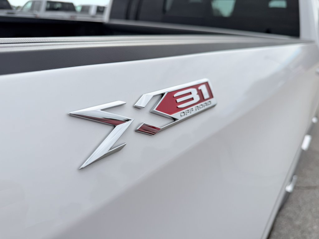 Used 2025 GMC Sierra 1500 SLT w/ SLT Premium Plus Package AWD/4WD image 29