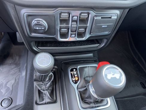 New 2026 Jeep Wrangler Unlimited Sahara AWD/4WD image 28