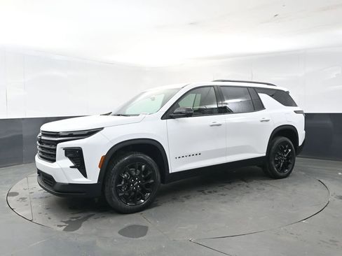 New 2026 Chevrolet Traverse LT w/ Midnight/Sport Edition AWD/4WD image 2