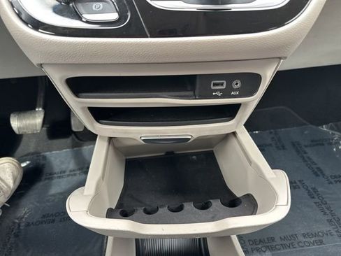 Used 2017 Chrysler Pacifica Touring-L image 29