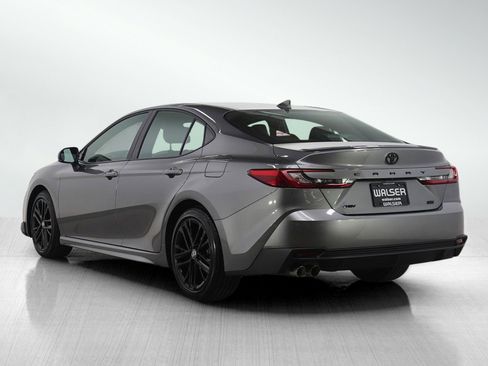 Used 2025 Toyota Camry SE image 3
