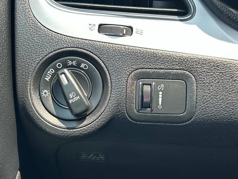 Used 2019 Dodge Journey SE FWD image 32