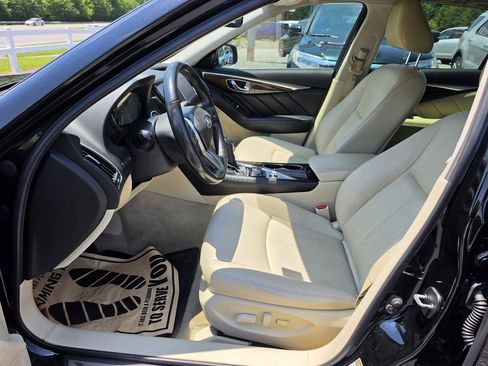 Used 2018 INFINITI Q50 Luxe w/ Essential Package (3.0T Luxe) AWD/4WD image 3