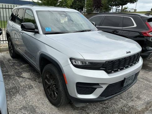 Used 2024 Jeep Grand Cherokee Altitude AWD/4WD image 4