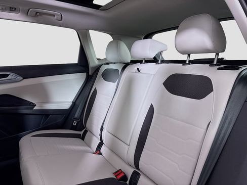 Certified 2025 Volkswagen Taos SE AWD/4WD image 24