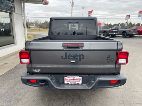 Used 2022 Jeep Gladiator Willys image 4