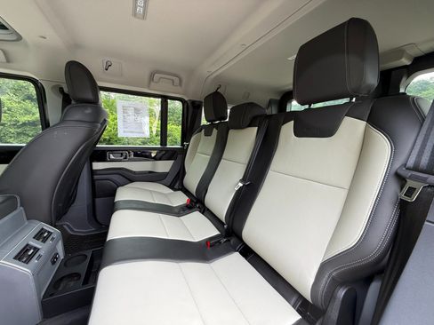 Used 2025 INEOS Grenadier AWD/4WD image 28
