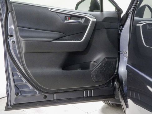 Used 2020 Toyota RAV4 XLE w/ Convenience Package image 19