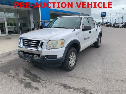 Used 2007 Ford Explorer Sport Trac XLT AWD/4WD image 2