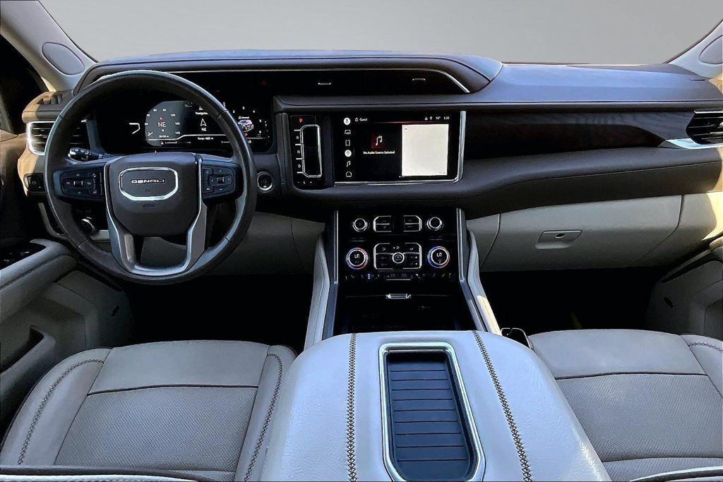 Used 2022 GMC Yukon XL Denali RWD image 9