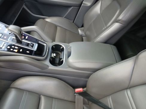 Used 2019 Porsche Cayenne image 8