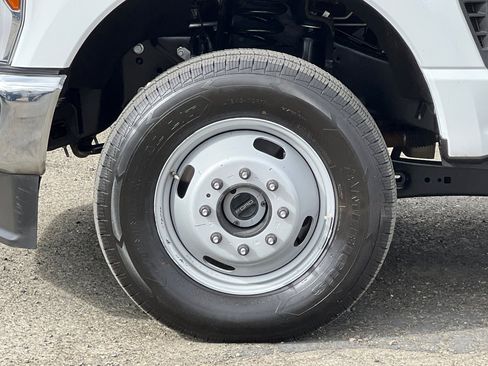 Certified 2024 Ford F350 XLT image 25