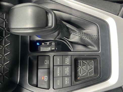 Used 2019 Toyota RAV4 LE w/ All Weather Liner Package image 19