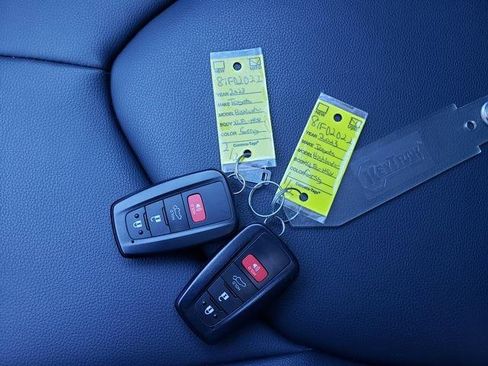 Used 2023 Toyota Highlander XLE image 24