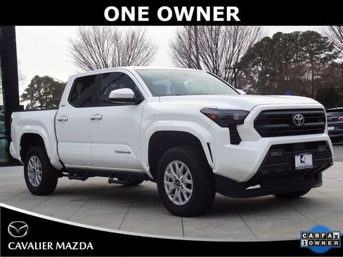 Used 2025 Toyota Tacoma SR5 image 1