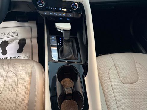 Used 2023 Hyundai Elantra Limited image 23