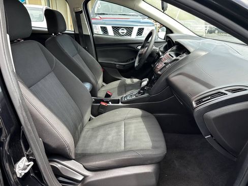 Used 2017 Ford Focus SE FWD image 10