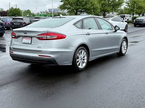 Used 2020 Ford Fusion SE FWD image 4
