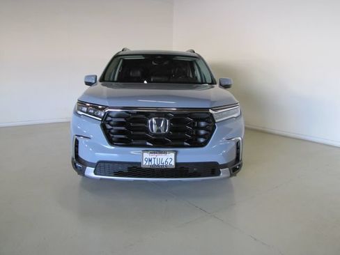 Certified 2025 Honda Pilot Touring image 2