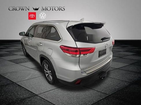 Used 2019 Toyota Highlander XLE AWD/4WD image 4
