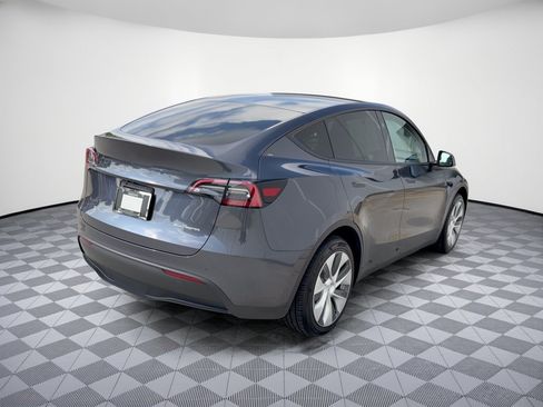 Used 2023 Tesla Model Y Long Range AWD/4WD image 9