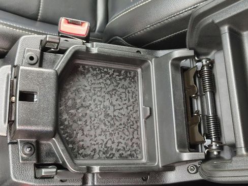 Used 2018 Jeep Wrangler Unlimited Sahara AWD/4WD image 23