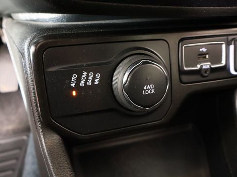 Used 2023 Jeep Renegade Latitude AWD/4WD image 8