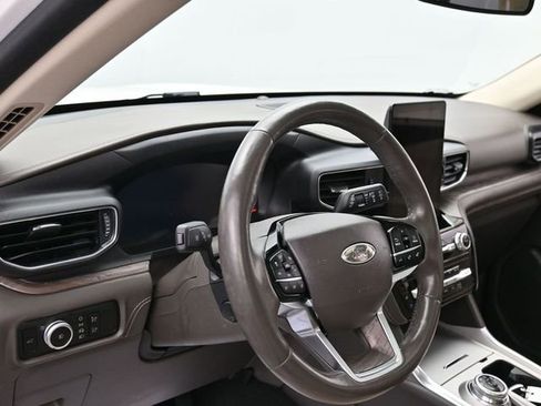 Used 2023 Ford Explorer Platinum w/ Technology Package image 15