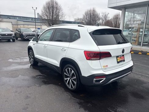 Used 2024 Volkswagen Taos SE FWD image 4
