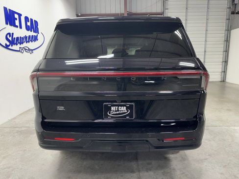 Used 2025 Lincoln Navigator Reserve AWD/4WD image 13