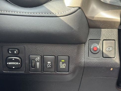 Used 2015 Toyota RAV4 Limited image 27