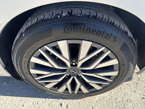 Used 2024 Nissan Altima 2.5 SV FWD image 9