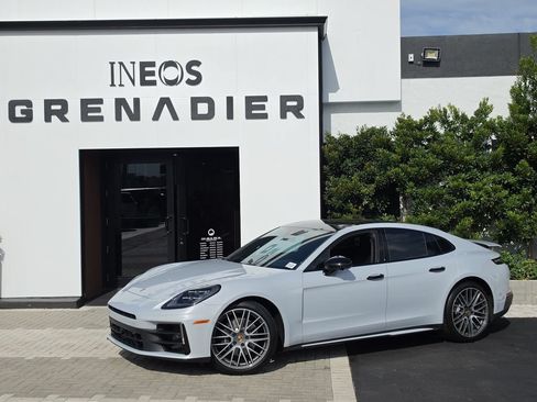 Used 2024 Porsche Panamera w/ Premium Package RWD image 2