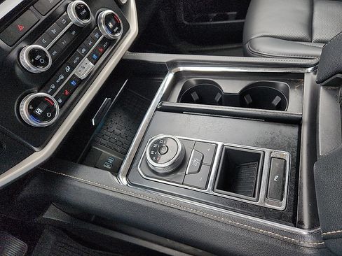 Used 2022 Ford Expedition XLT image 12