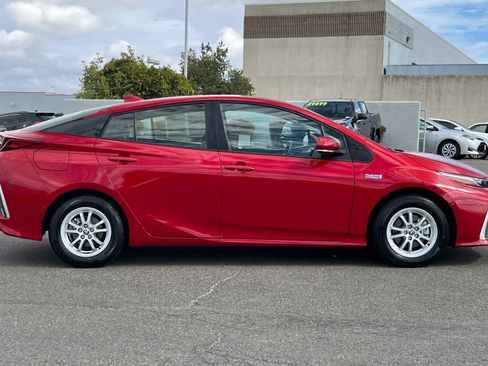 Certified 2022 Toyota Prius Prime Limited FWD image 6