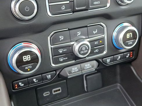 Certified 2024 GMC Yukon XL SLT w/ SLT Premium Package image 16