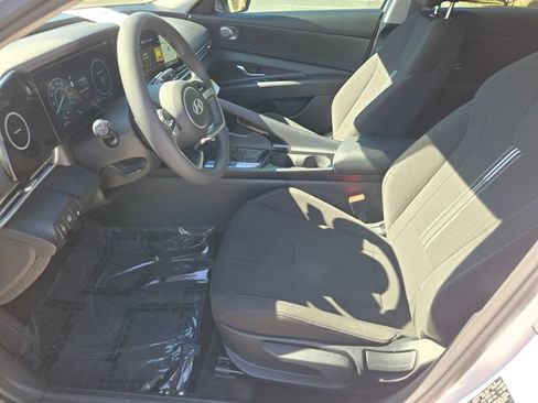 Used 2024 Hyundai Elantra Blue FWD image 14