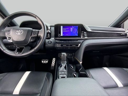 Used 2025 Toyota Camry SE FWD image 15