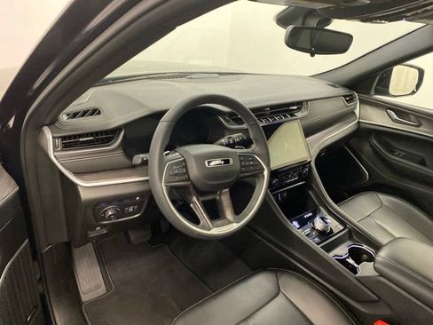 Used 2024 Jeep Grand Cherokee Limited 4xe AWD/4WD image 8