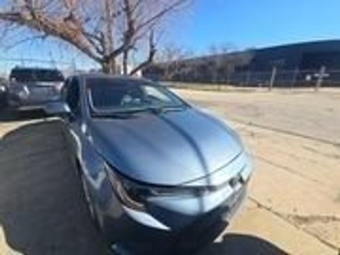 Used 2021 Toyota Corolla LE image 2