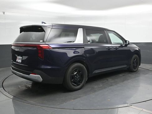 Used 2025 Kia Carnival FWD image 3