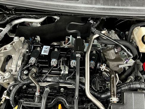 Certified 2025 Nissan Kicks SR FWD image 32